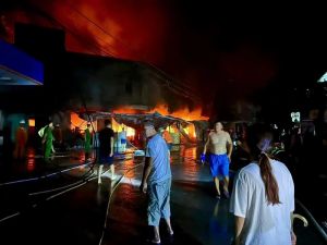 Công ty tại Thái Nguyên bốc cháy dữ dội