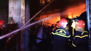 Cháy lớn cửa hàng đồ cũ trên đường Đống Đa