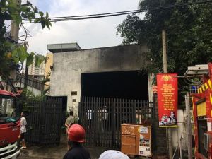 Cháy lớn nhà kho chứa phụ tùng ôtô, nhiều tài sản bị thiêu rụi