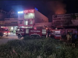 Cháy lớn tại kho hàng của công ty ở Đồng Nai