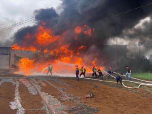 Cháy lớn tại khu nhà kho nông nghiệp ở Lâm Đồng