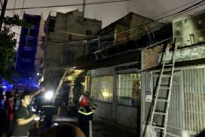 Cháy lớn trong đêm tại căn nhà trong dãy nhà liền kề ở quận 8