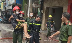 Cháy nhà ở TPHCM, hai người may mắn được Cảnh sát PCCC giải thoát