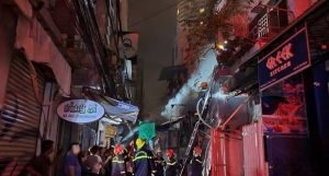 Hà Nam: 6 người mắc kẹt trong đám cháy ở Phủ Lý