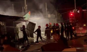 Điện Biên: Cháy lớn thiêu rụi nhiều gian hàng ở Chợ Mường Thanh