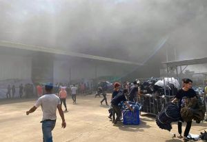 Hà Nội: Cháy lớn thiêu rụi nhà xưởng rộng 1.500m2