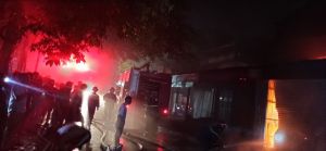 Hải Phòng: Cháy lớn tại cửa hàng kinh doanh ống nhựa và quán bia hơi