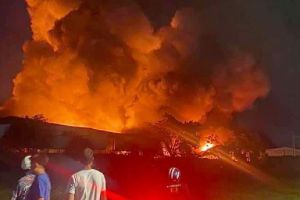 Long An: Cháy lớn trong đêm tại công ty sản xuất thùng xốp, 1 người bị thương