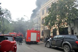Hà Nội: Cháy lớn trên phố Phùng Hưng