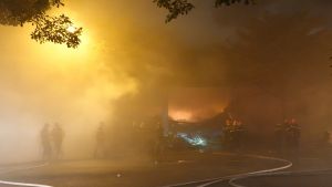 Nhà kho rộng hơn 600m2 ở Quy Nhơn, Bình Định cháy lớn