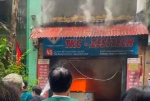 Hà Nội: Cháy cửa hàng máy tính trên phố Lý Nam Đế
