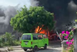 Thái Bình: Cháy kho sơn rộng hàng trăm m2, khói đen ngút trời