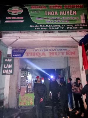 Nhanh chóng dập tắt đám cháy tại cửa hàng vật liệu xây dựng