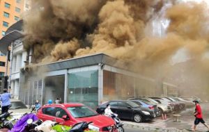 Hà Nội: Cháy lớn tại nhà hàng Bay Buffet, khách hoảng loạn tháo chạy