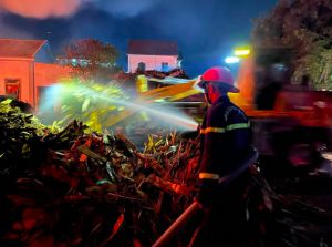 Nghệ An: Cháy lớn tại cụm công nghiệp Tháp – Hồng – Kỷ