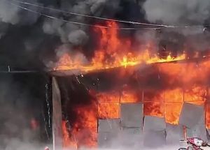 Cháy garage ô tô tại TP. Rạch Giá, thiệt hại 2 xe