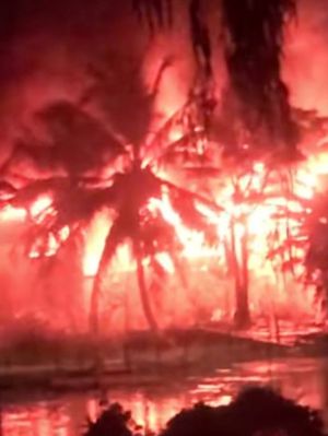 Cháy lớn 4 căn nhà ở An Giang nghi do thắp hương