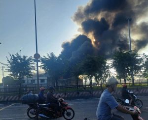 Cháy lớn kho vải ở quận Bình Tân, nhiều tài sản bị thiêu rụi