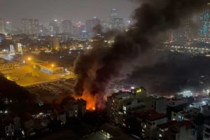 Cháy lớn nhà kho ở quận Bắc Từ Liêm, Hà Nội