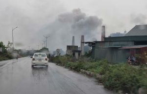 Cháy lớn tại làng tỷ phú ở Bắc Ninh, cột khói bốc cao hàng chục mét