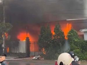 Cháy lớn trong khu công nghiệp ở Nam Định