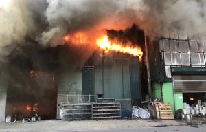 Công an Hà Nội dập tắt liên tiếp 2 vụ cháy lớn