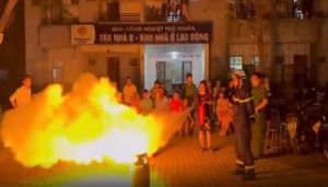 Gần 500 công nhân, người lao động diễn tập phương án thoát nạn trong tình huống cháy giả định