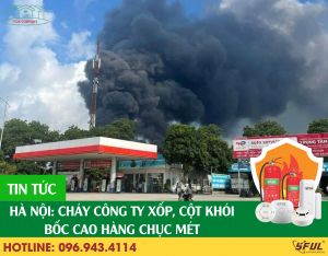 Hà Nội: Cháy công ty xốp, cột khói bốc cao hàng chục mét