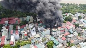 Hà Nội: Cháy lớn tại ngôi nhà nằm trong khu dân cư ở quận Long Biên