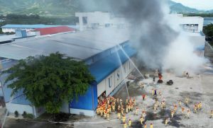 Hơn 400 người diễn tập phương án chữa cháy tại công ty may mặc