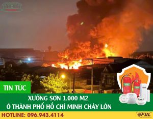Xưởng sơn 1.000 m2 ở TP HCM cháy lớn
