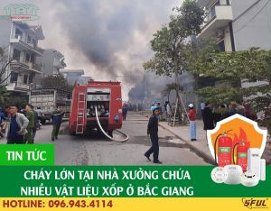 Cháy lớn tại nhà xưởng chứa nhiều vật liệu xốp ở Bắc Giang