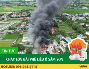 Cháy lớn bãi phế liệu ở Sầm Sơn