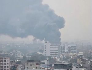 Tự đốt bãi phế liệu gây cháy lớn, người dân gọi báo cảnh sát